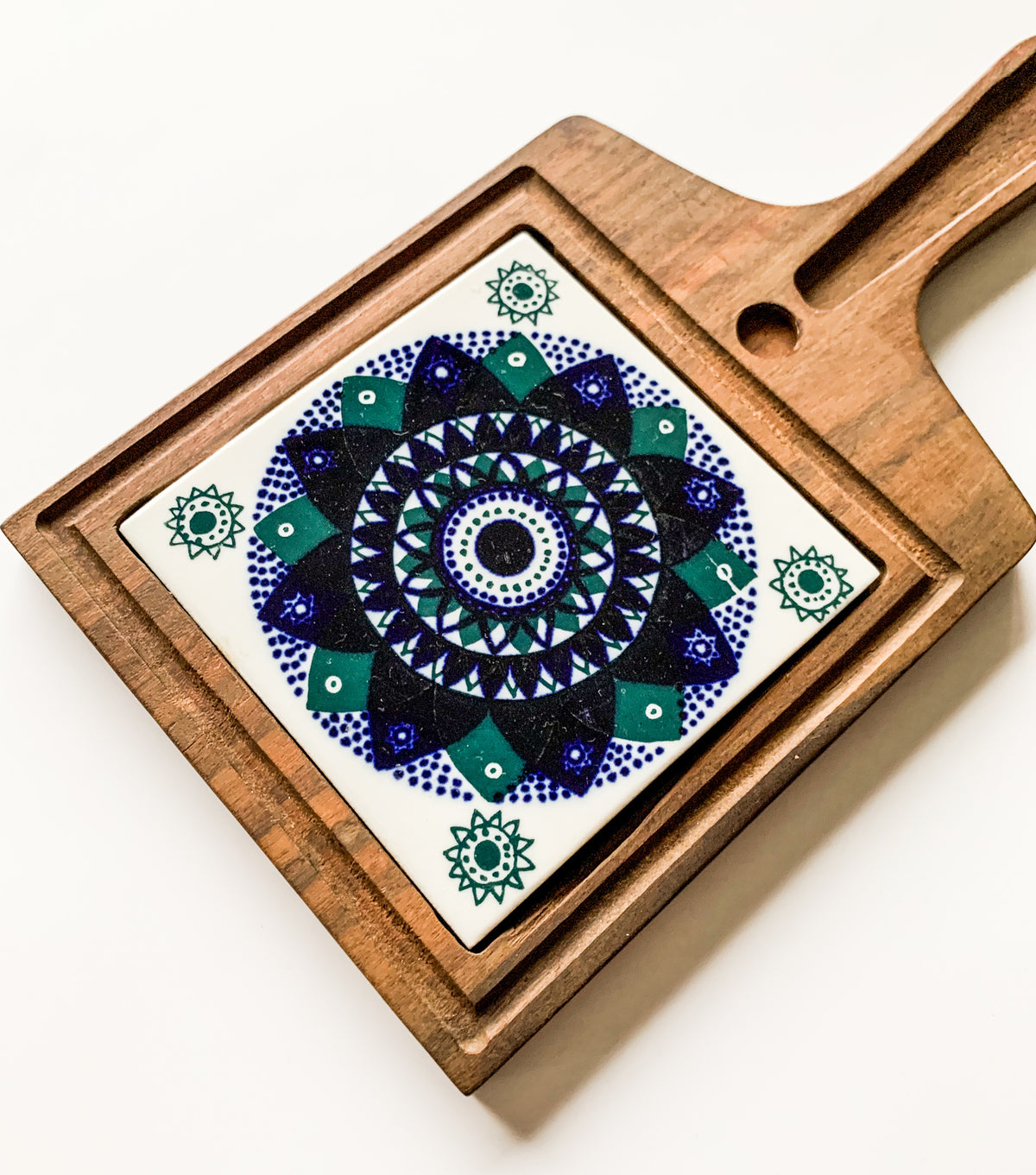 Lindholm teak trivet Arabia Sinikukka tile | Hilkka-Liisa Ahola