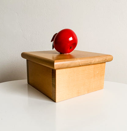 Birch box with red apple | Aarikka Finland