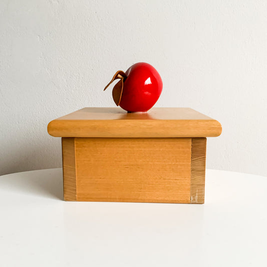 Birch box with red apple | Aarikka Finland