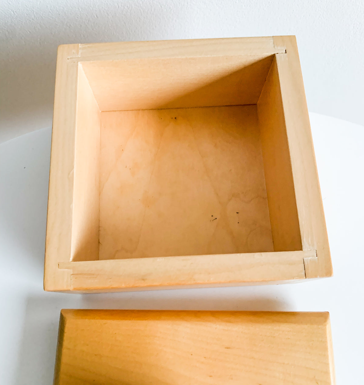 Birch box with red apple | Aarikka Finland