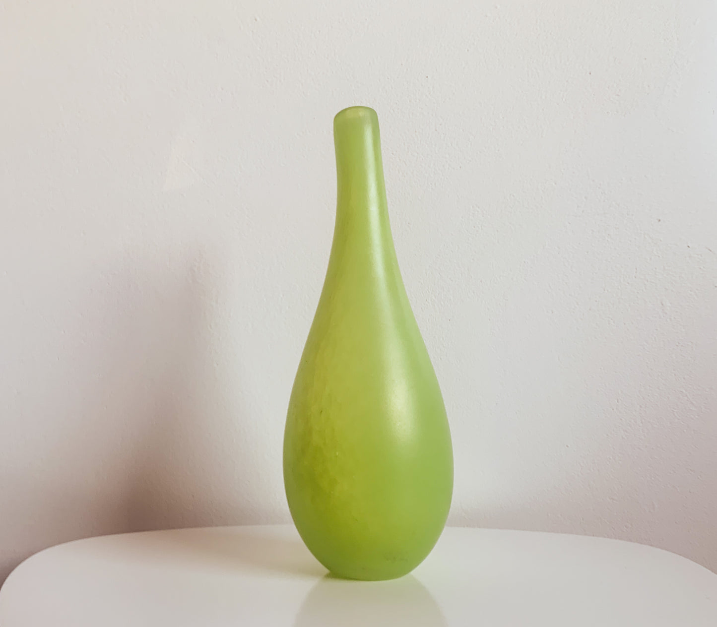 Design Gunnell Sahlin, Kosta Boda Decanter, vase and artwork Amazon