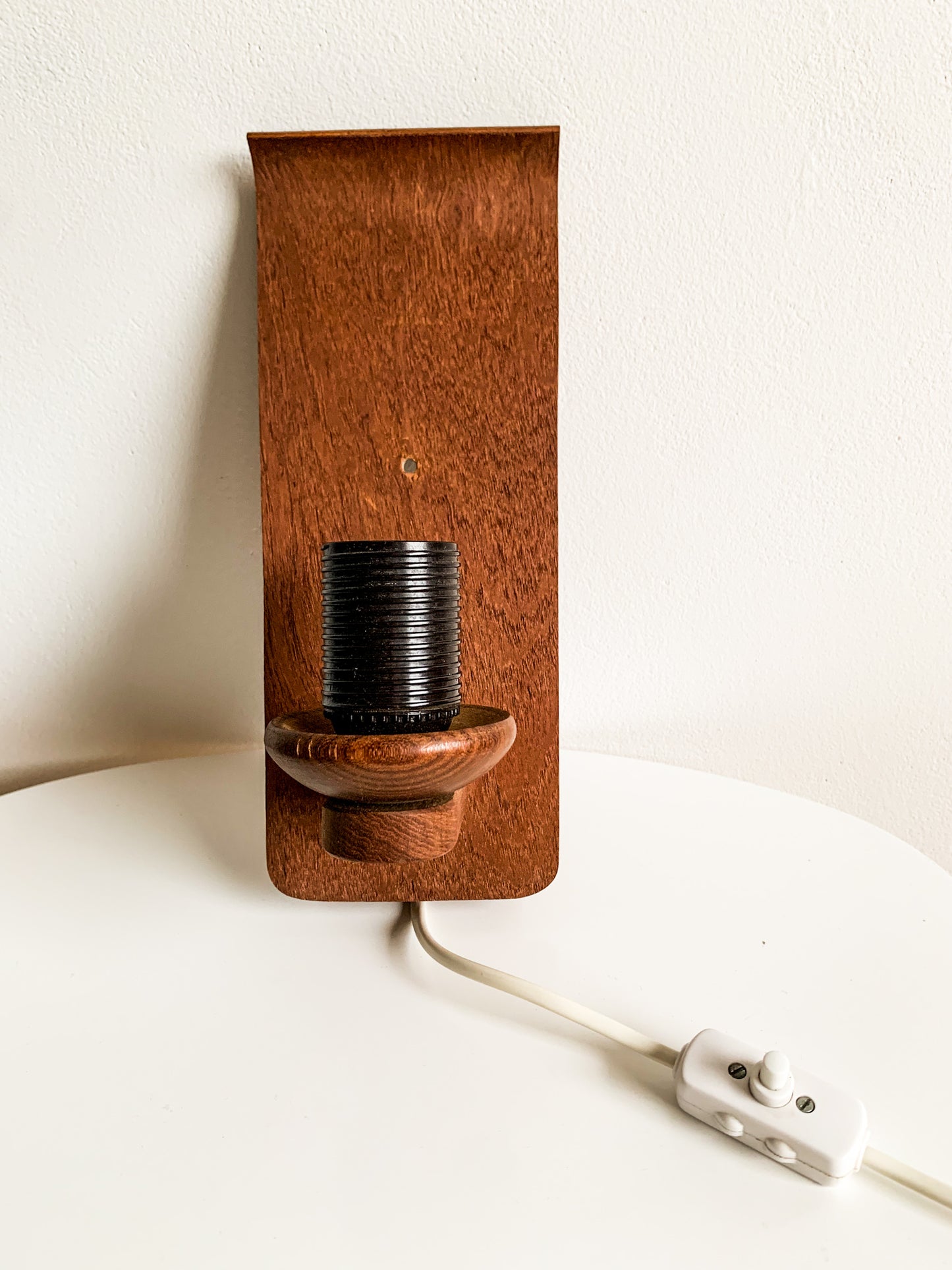 Modernist wall lamp in teak & teak plywood