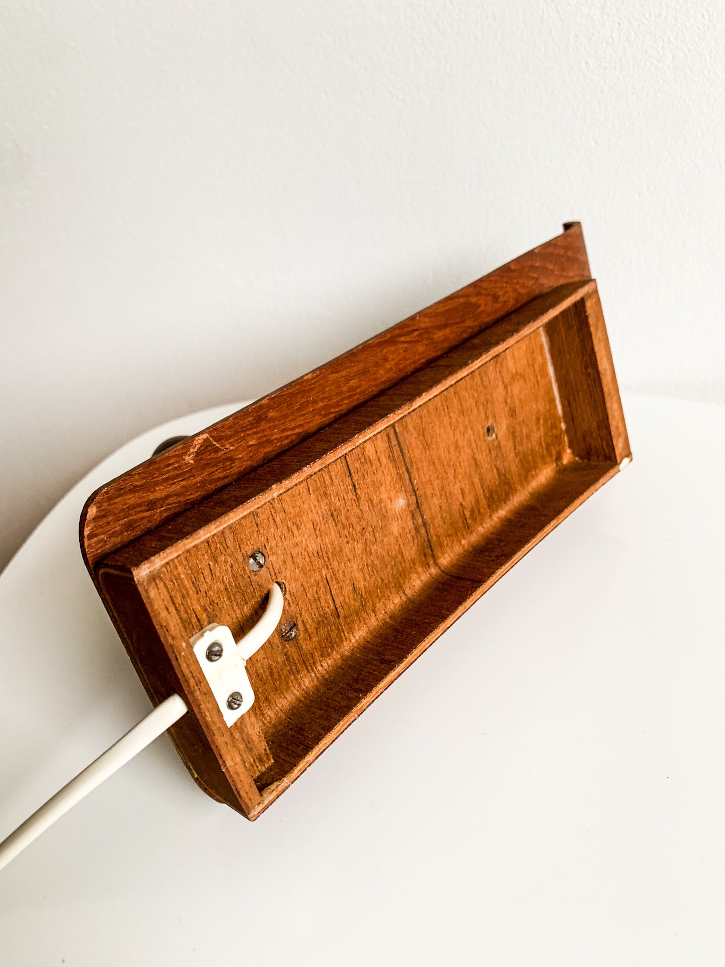 Modernist wall lamp in teak & teak plywood