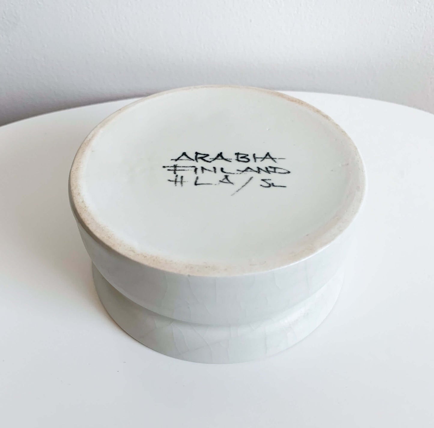 Hilkka Liisa Ahola Blue Rose bowl, hand-painted | Arabia Finland