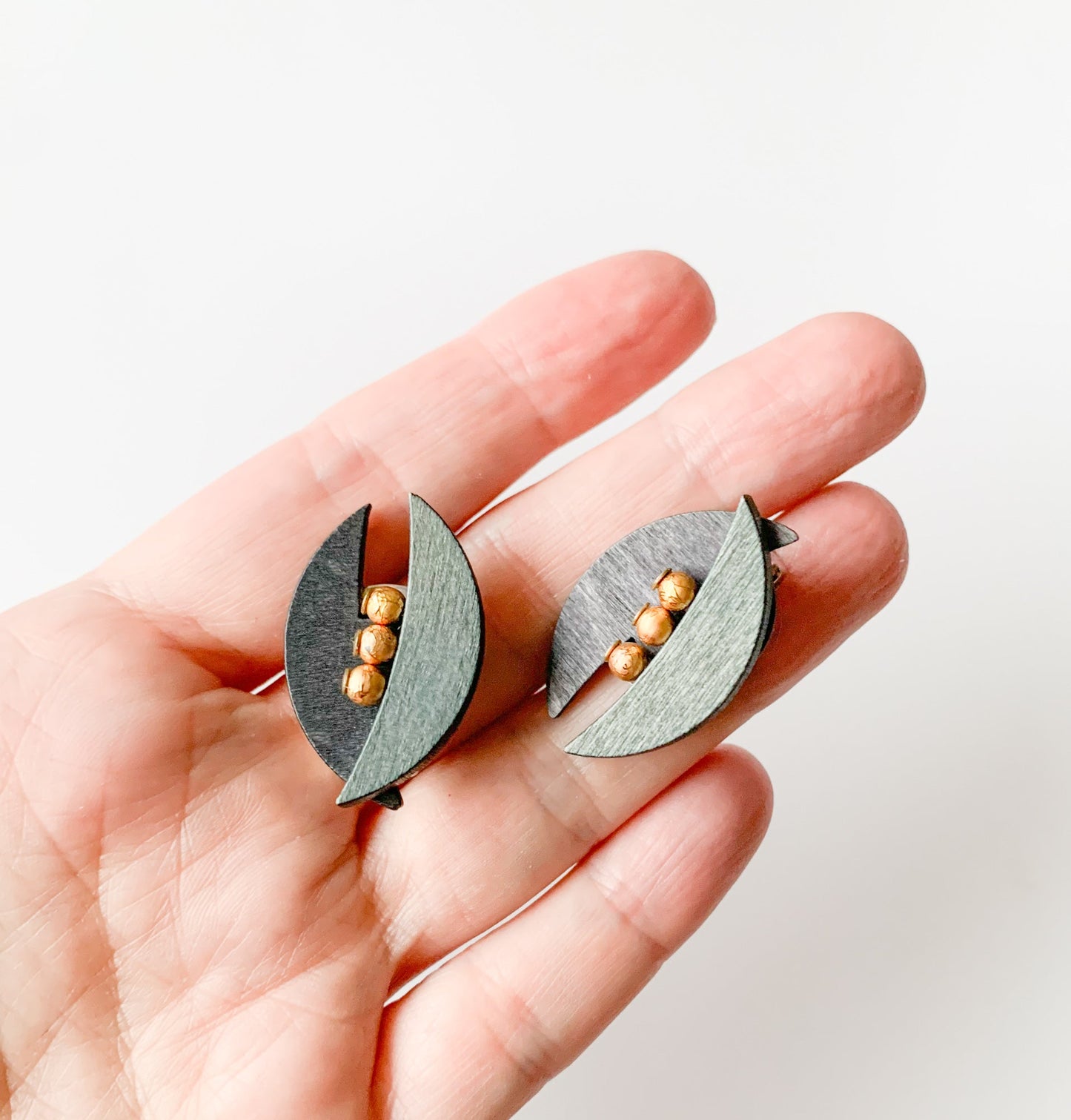 Aarikka Finland | Ear clips Pea pod golden peas