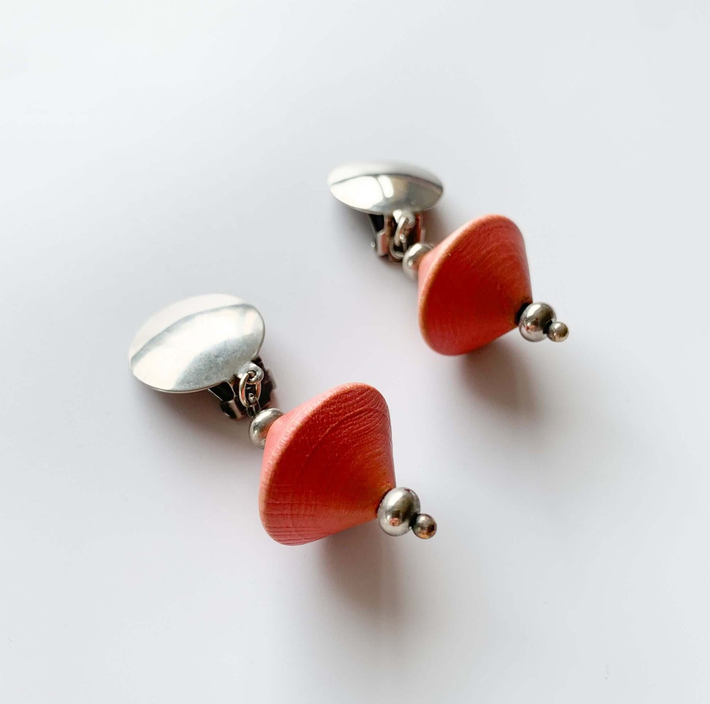 Aarikka Finland | Cone wood clip earrings, coral pink
