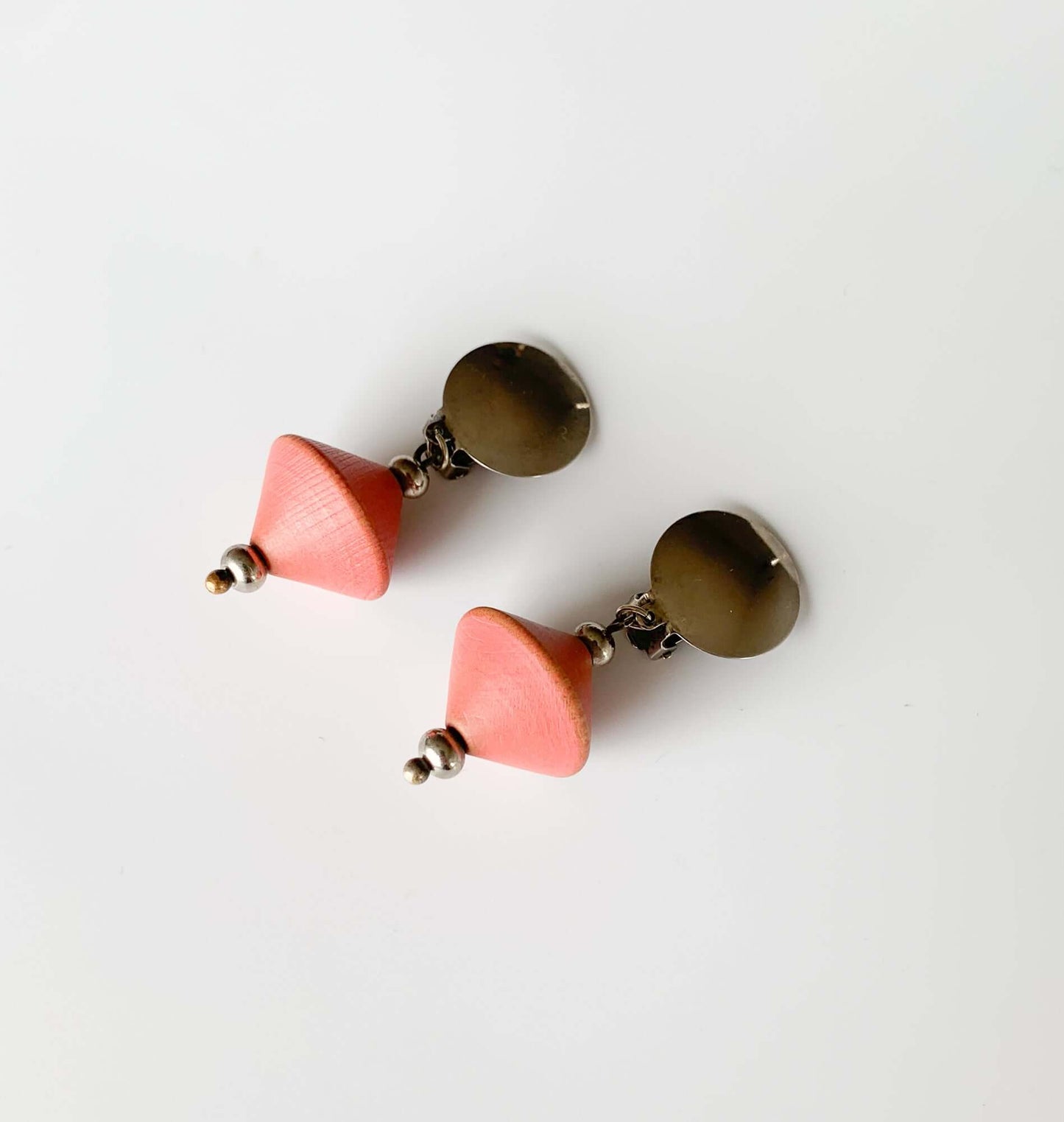 Aarikka Finland | Cone wood clip earrings, coral pink