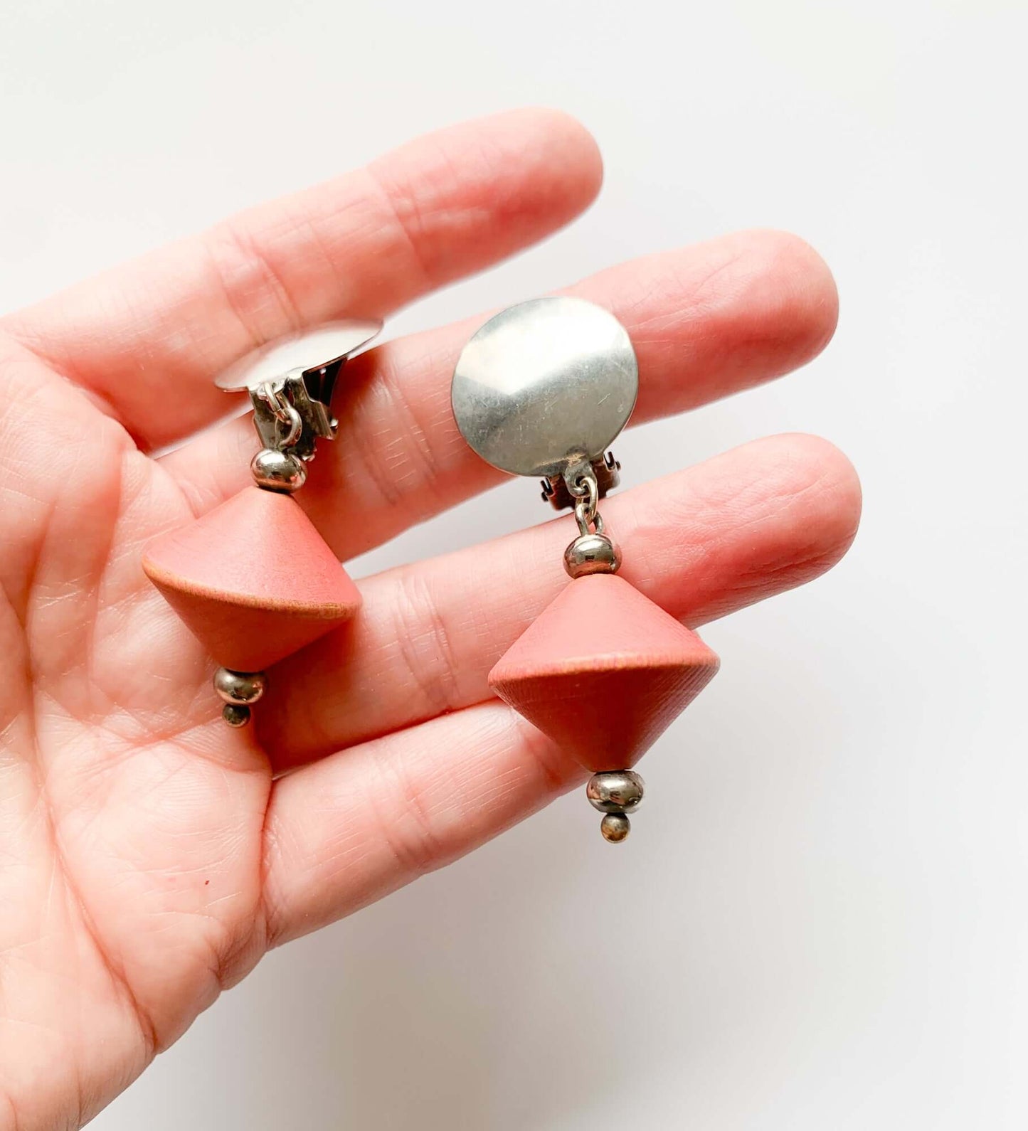 Aarikka Finland | Cone wood clip earrings, coral pink