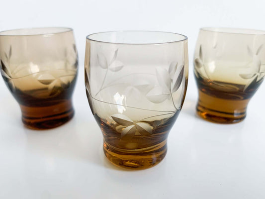Trio of engraved shot glasses, designer Ilmari Kumela, 1950s Finland