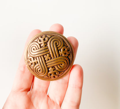 Kalevala Koru, Large bronze brooch Hannunvaakuna