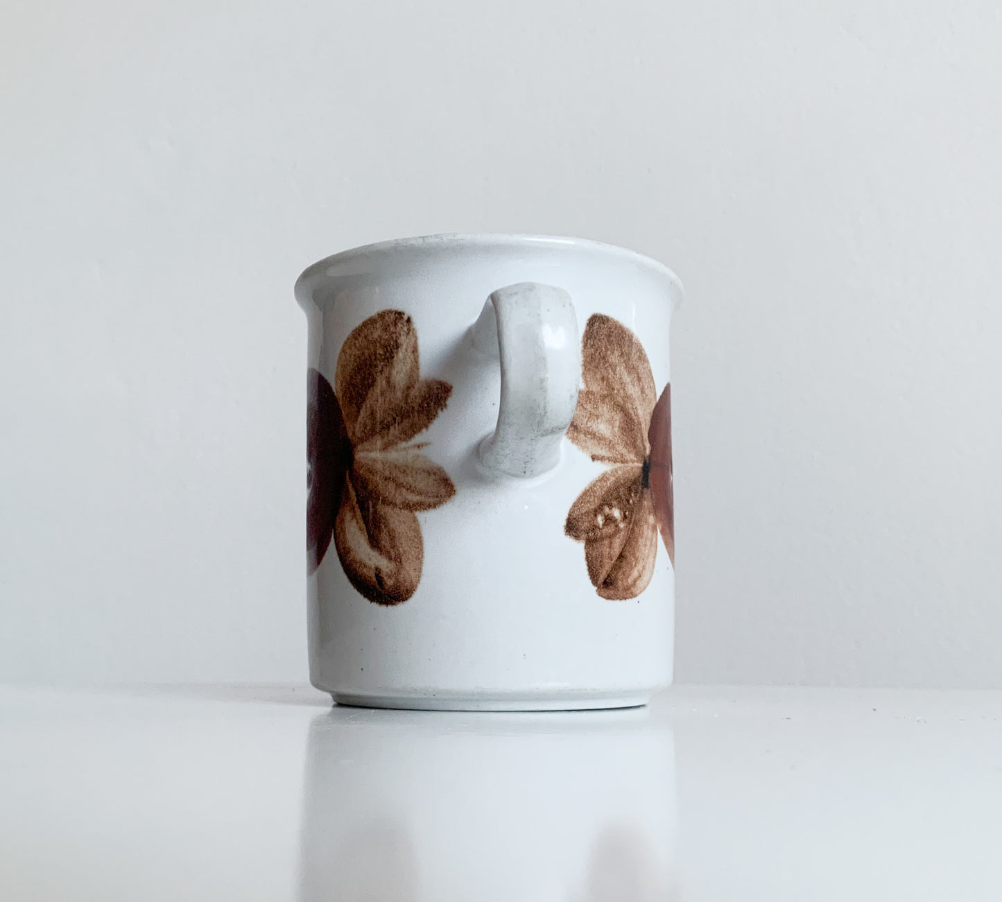 Ulla Procope Arabia Finland | Rosmarin cocoa cup, hand-painted