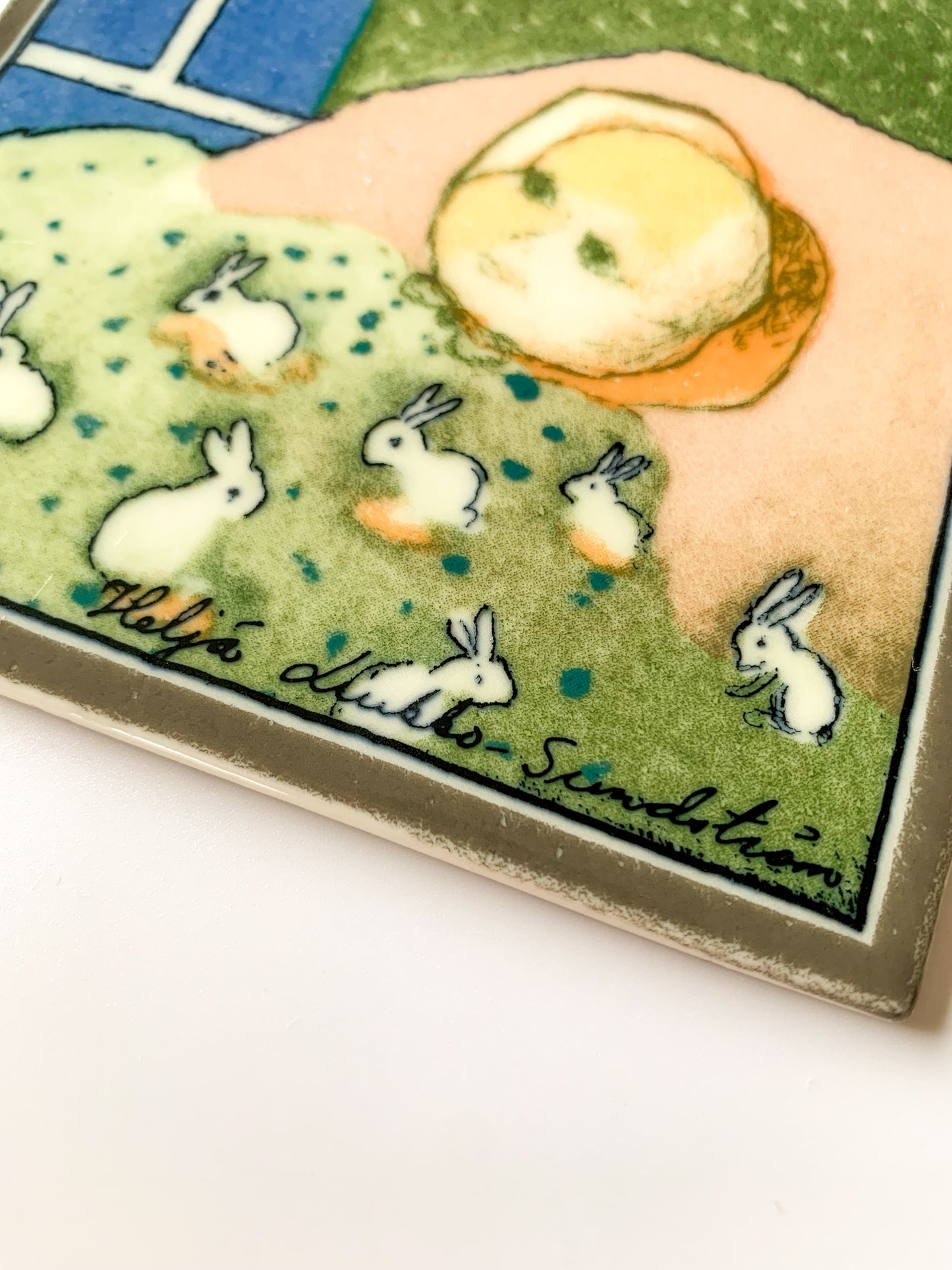 Arabia Finland | Baby wall plaque by Heljä Liukko Sundström