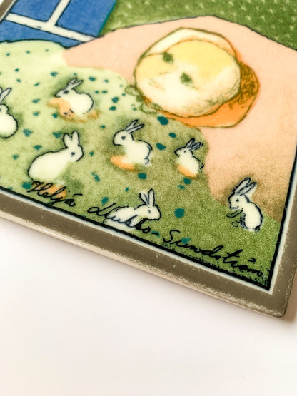Arabia Finland | Baby wall plaque by Heljä Liukko Sundström