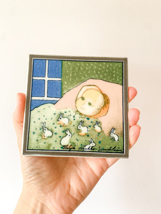 Arabia Finland | Baby wall plaque by Heljä Liukko Sundström