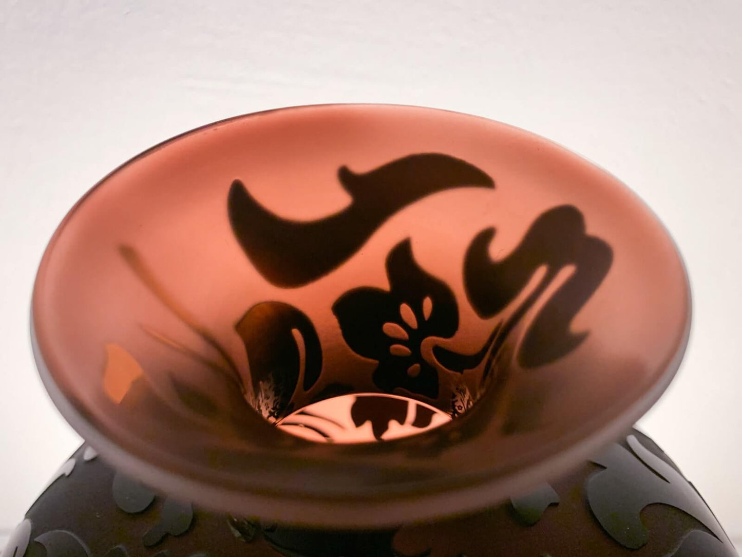 Michael Weems, Cameo Amethyst Glass Art Vase USA