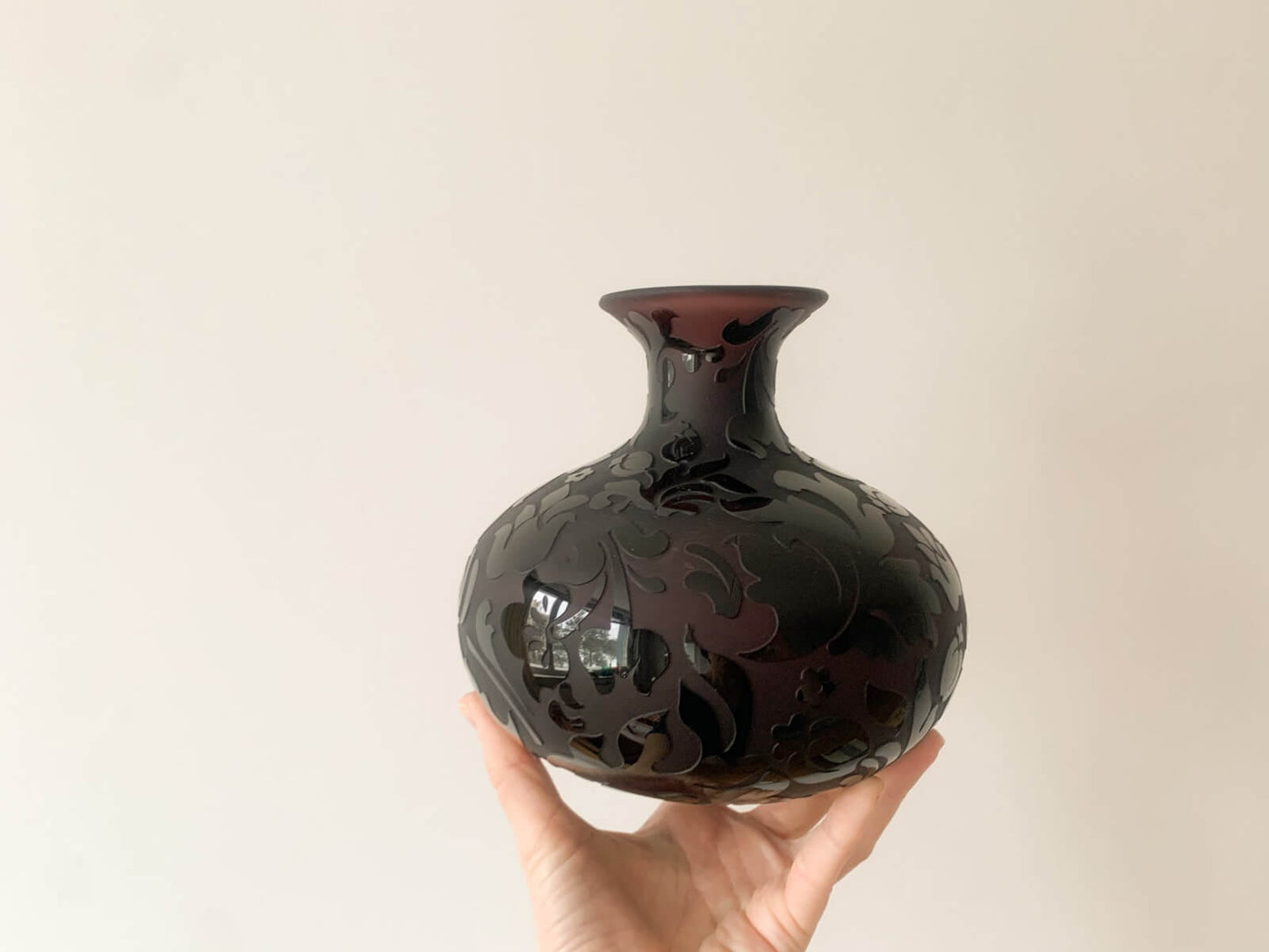 Michael Weems, Cameo Amethyst Glass Art Vase USA