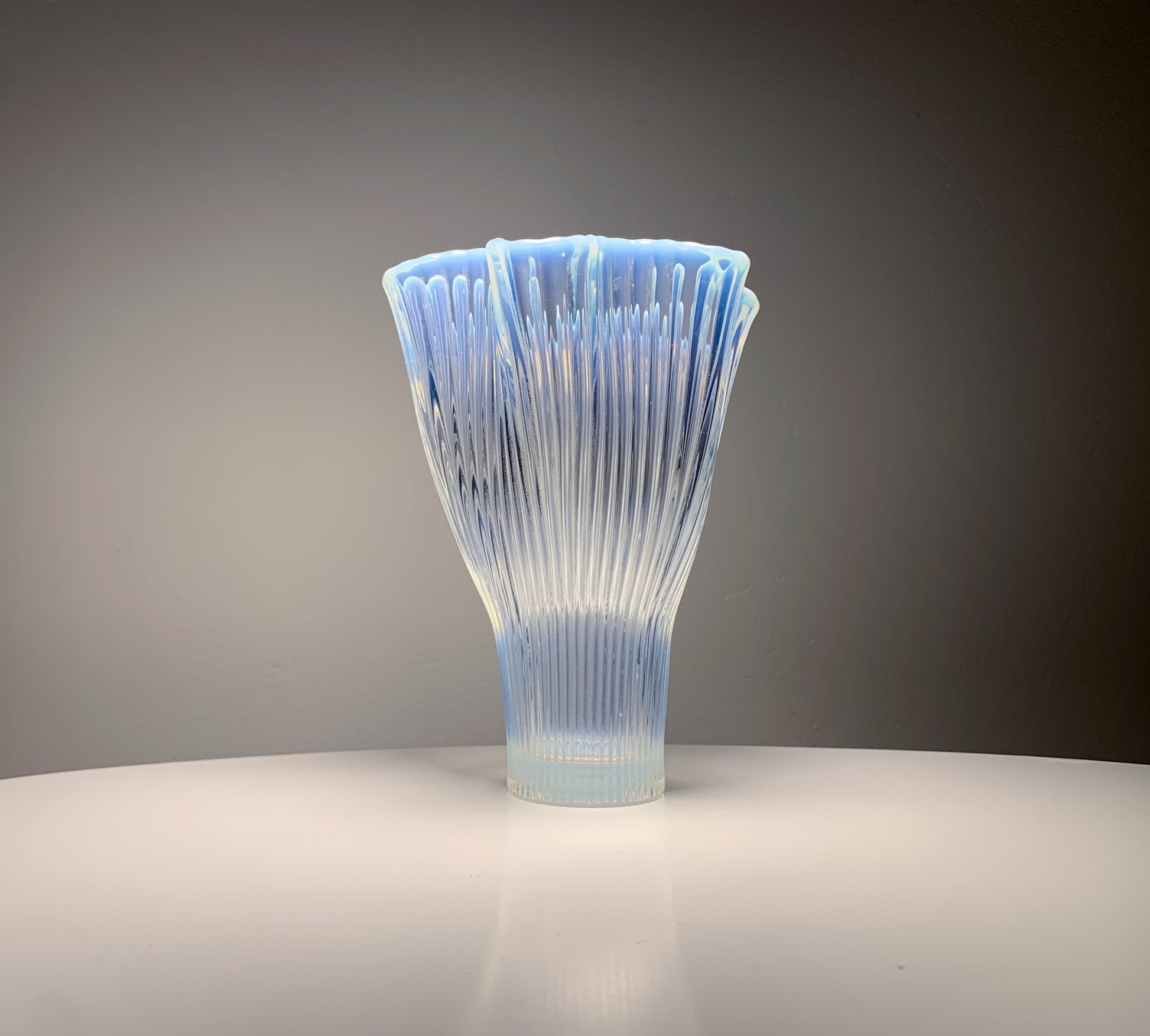 Opalescent Reffla vase by Arthur Percy, Gullaskruf Sweden 