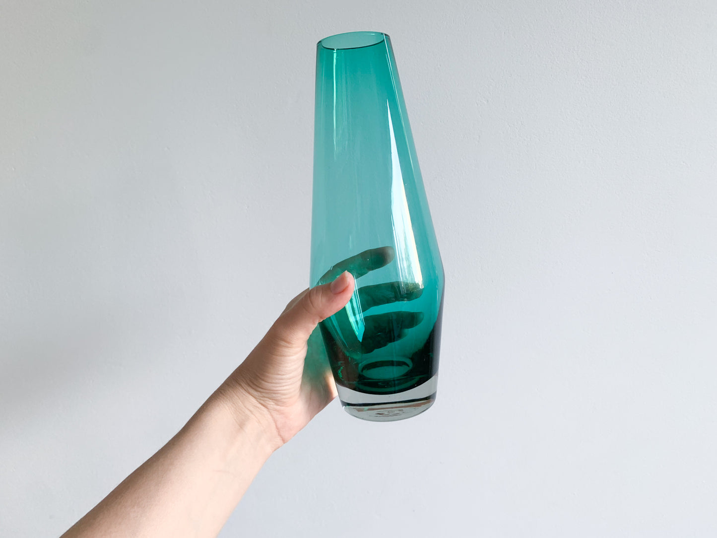 Tamara Aladin Riihimaki, Pop Art glass turquoise vase, Finland