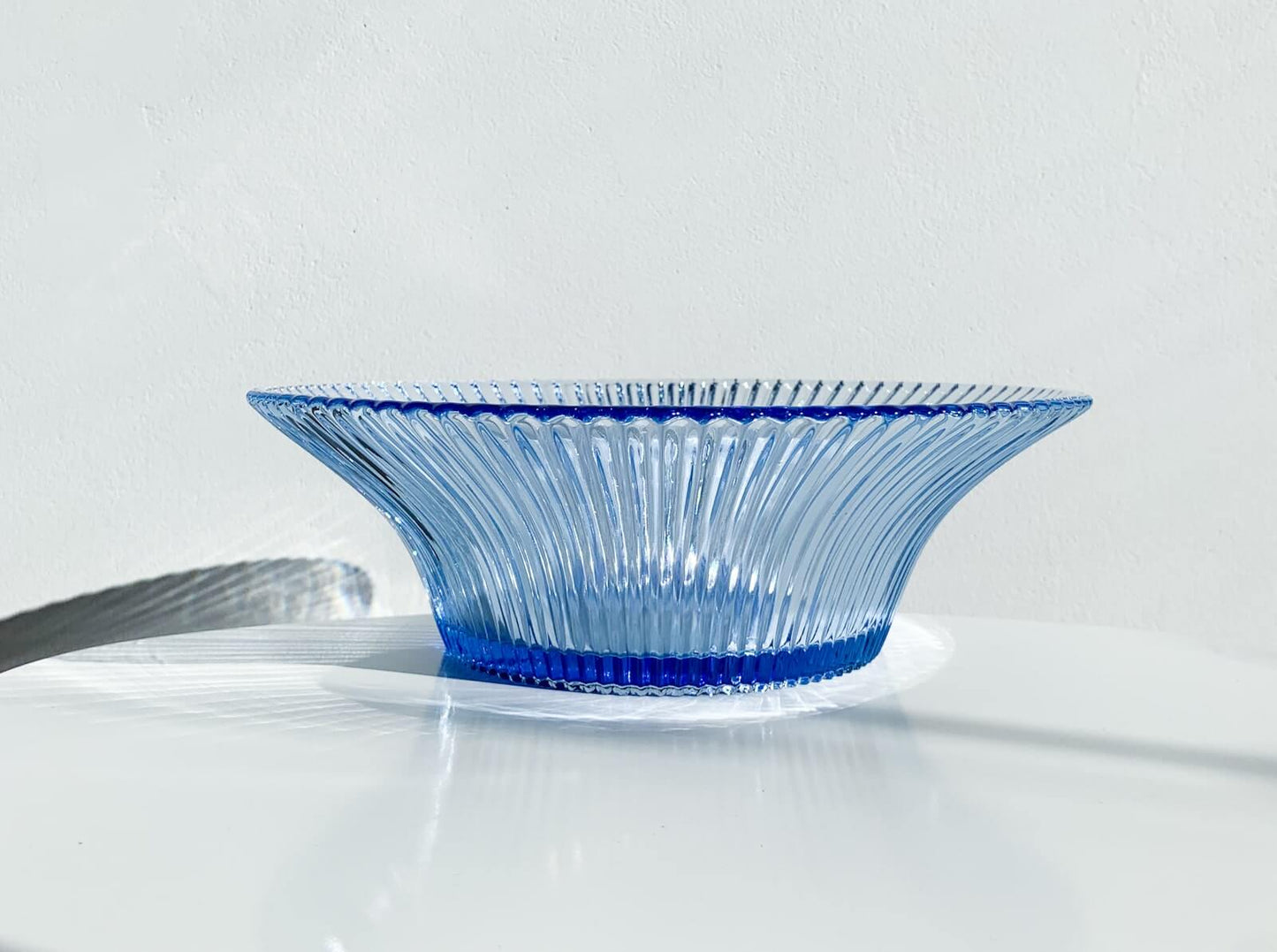 Goran Hongell Karhula, Large Sapphire Bowl Sade 26 cm, 1950s