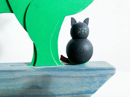 Wooden Decor Plump Cat Under a Flower, Johan Finland