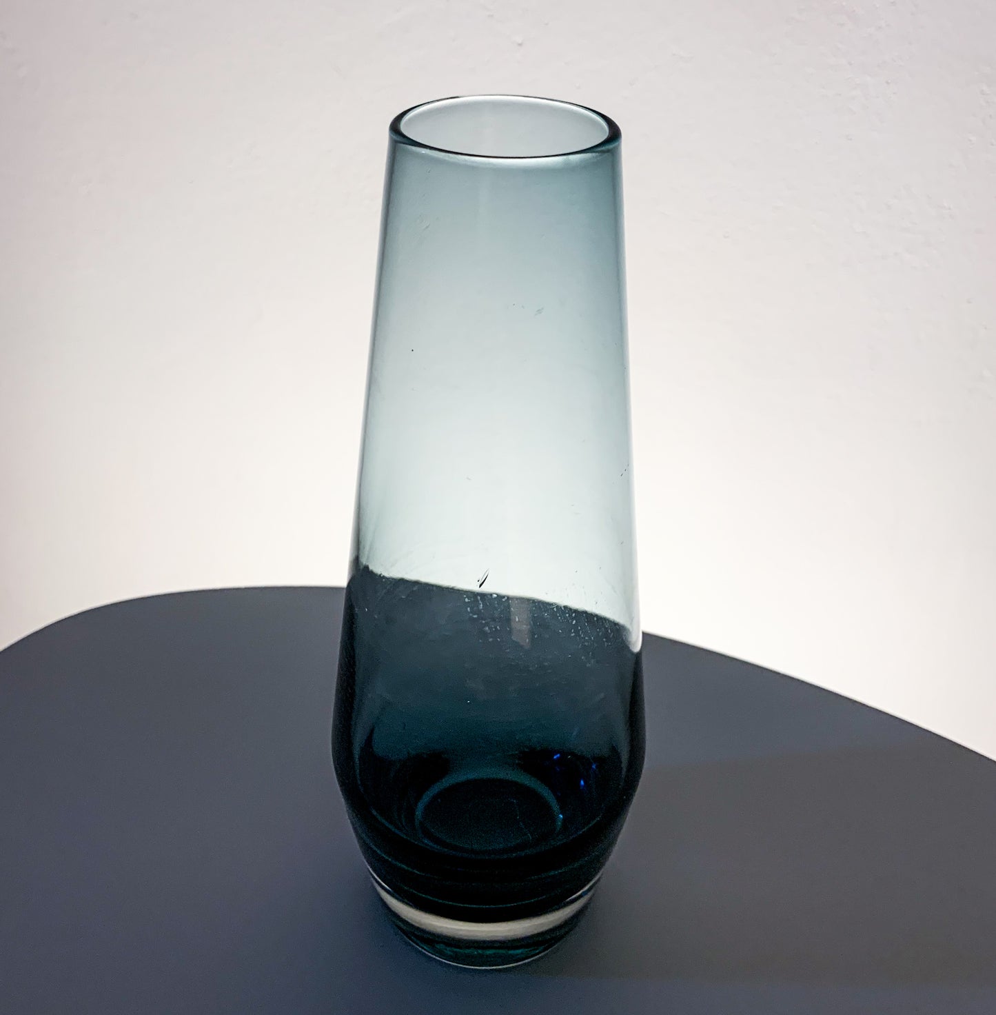 Tamara Aladin Riihimäen Lasi | Blue grey glass vase