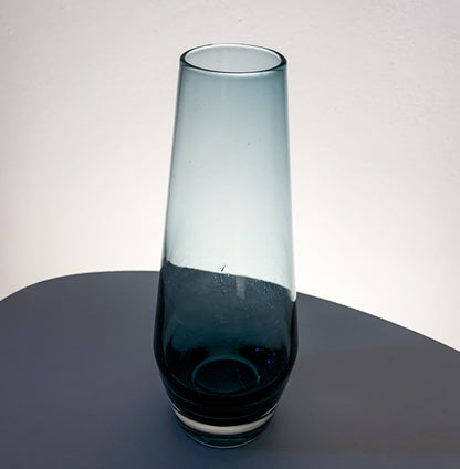Tamara Aladin Riihimäen Lasi | Blue grey glass vase
