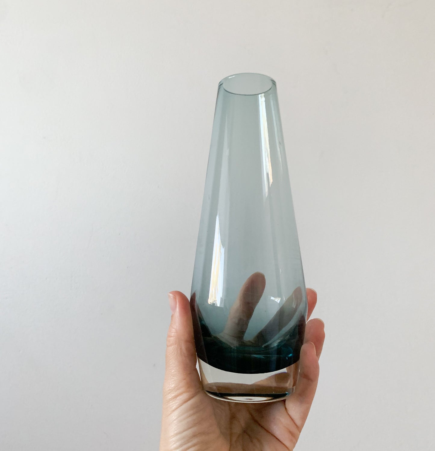Tamara Aladin Riihimäen Lasi | Blue grey glass vase