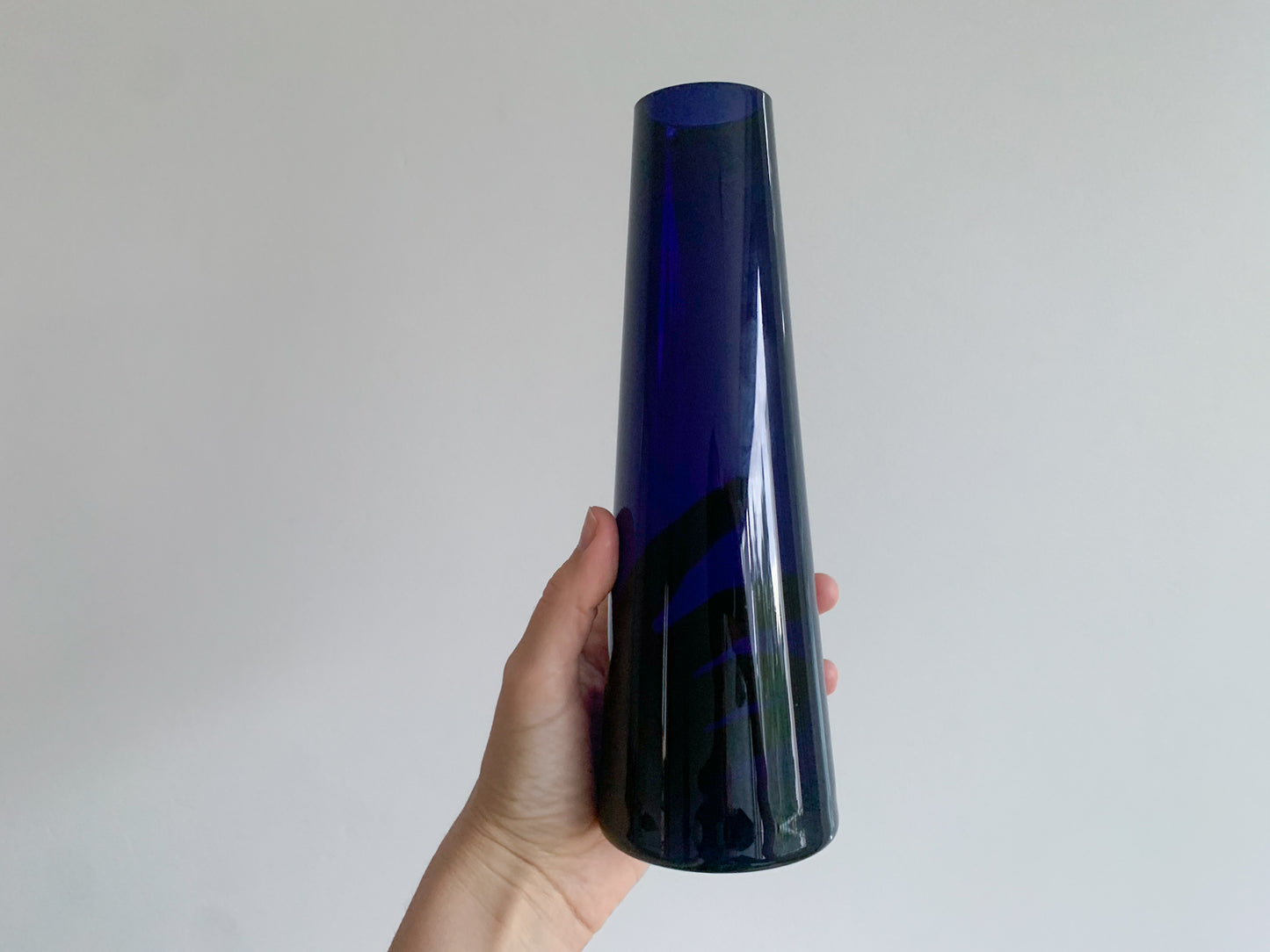 Modernist vase SH105 by Saara Hopea, Nuutajarvi Finland, 1953