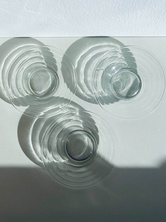 Set of 3 dessert glass plates Bölgeblick, design Aino Aalto, Karhula, 1940-50s