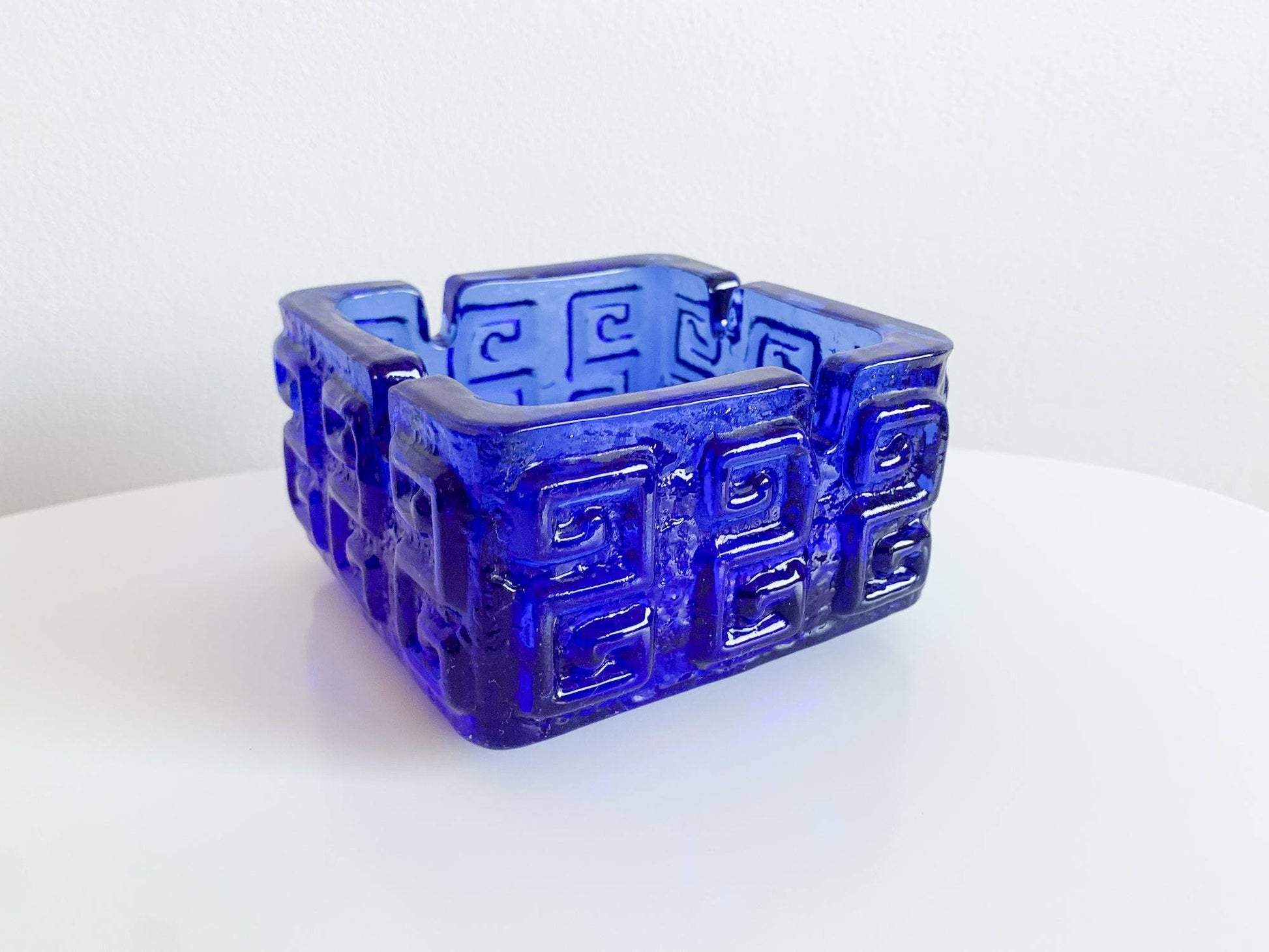 Glass object, bowl and ashtray Taalari by designer Tamara Aladin, Riihimaki Finland, 1967-75