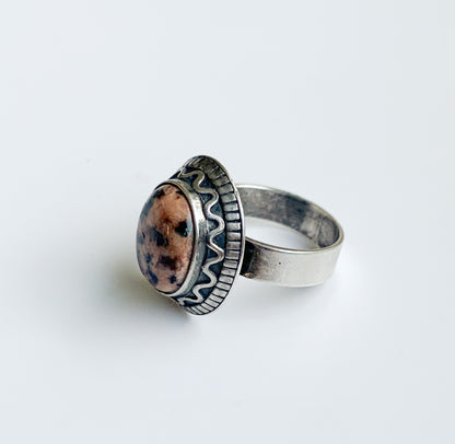 Kalevala Koru | Silver ring with pink granite