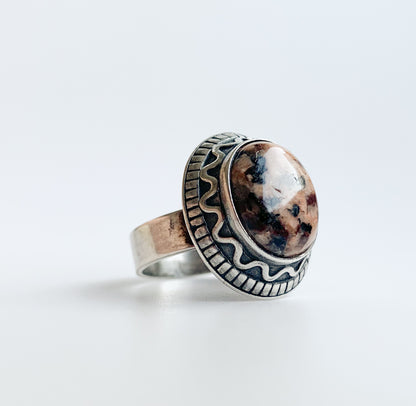 Kalevala Koru | Silver ring with pink granite