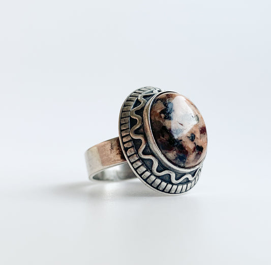 Kalevala Koru | Silver ring with pink granite