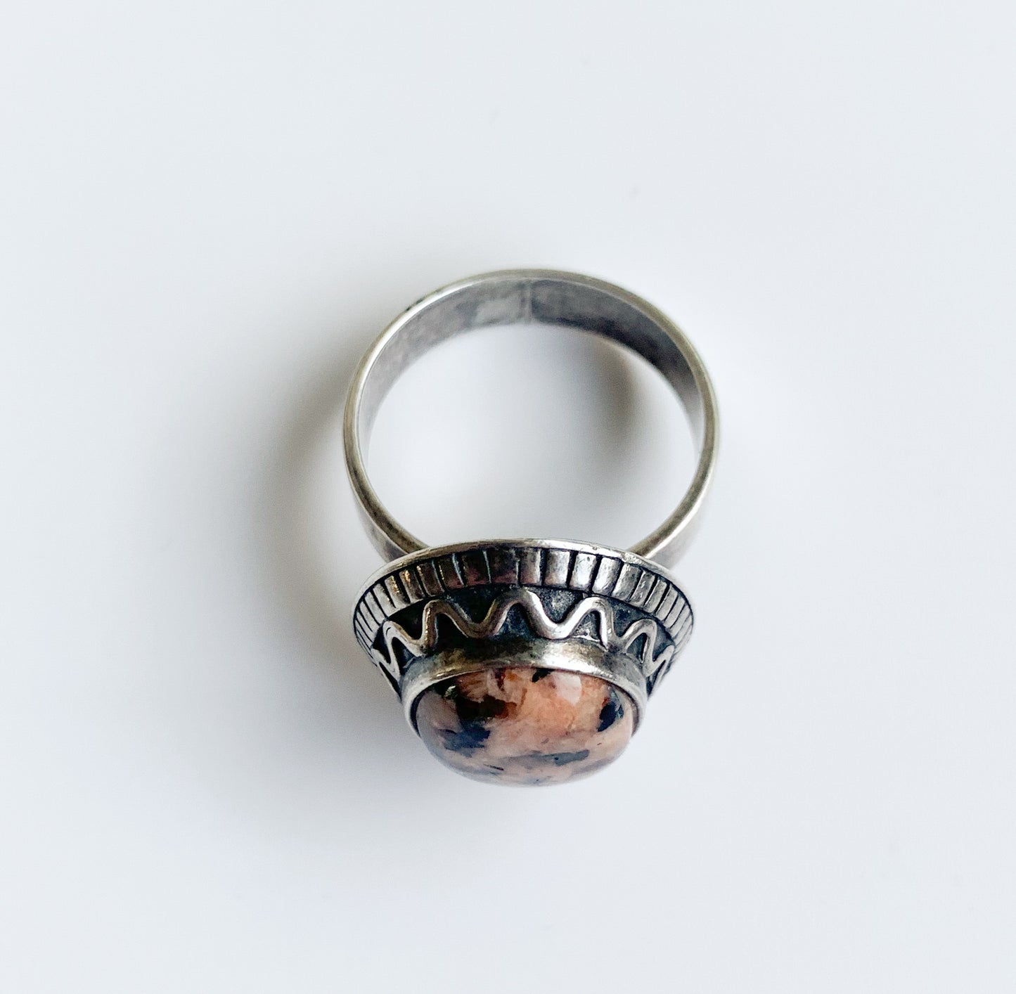 Kalevala Koru | Silver ring with pink granite