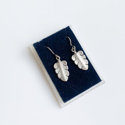 Kalevala Koru Pustan Tammi silver earrings by Pia Åkerblom, Finland