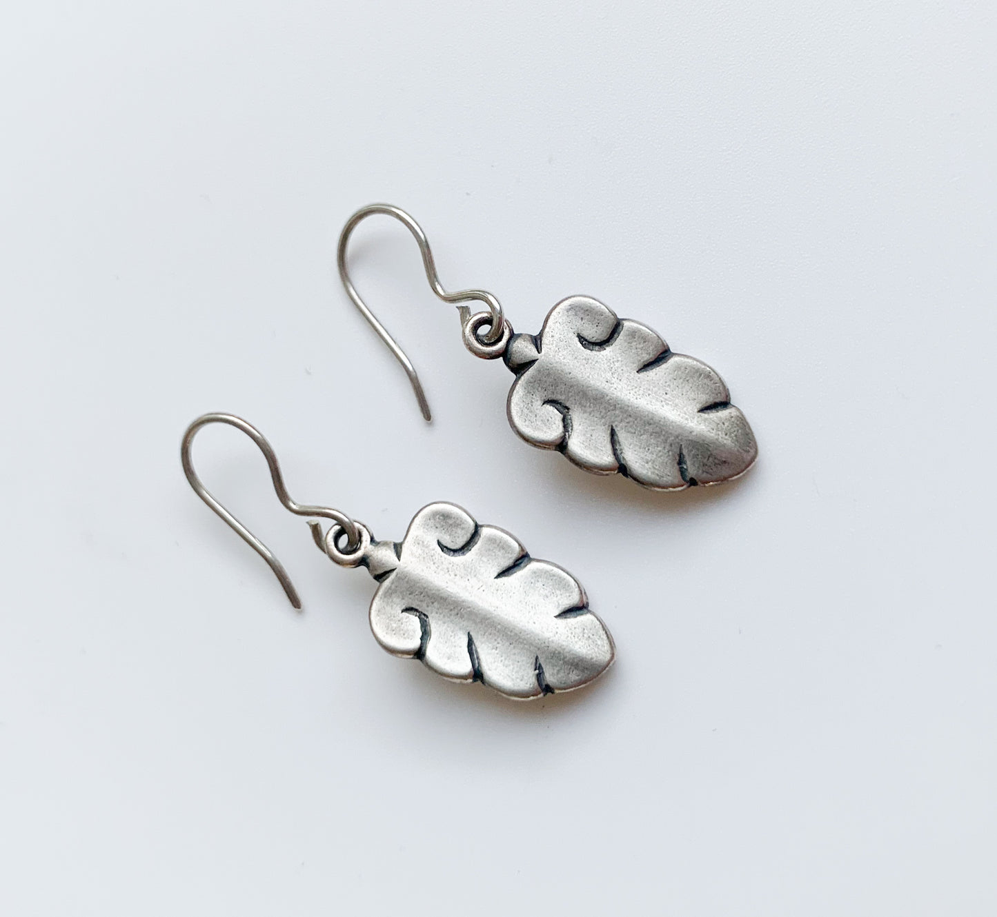 Kalevala Koru Pustan Tammi silver earrings by Pia Åkerblom, Finland