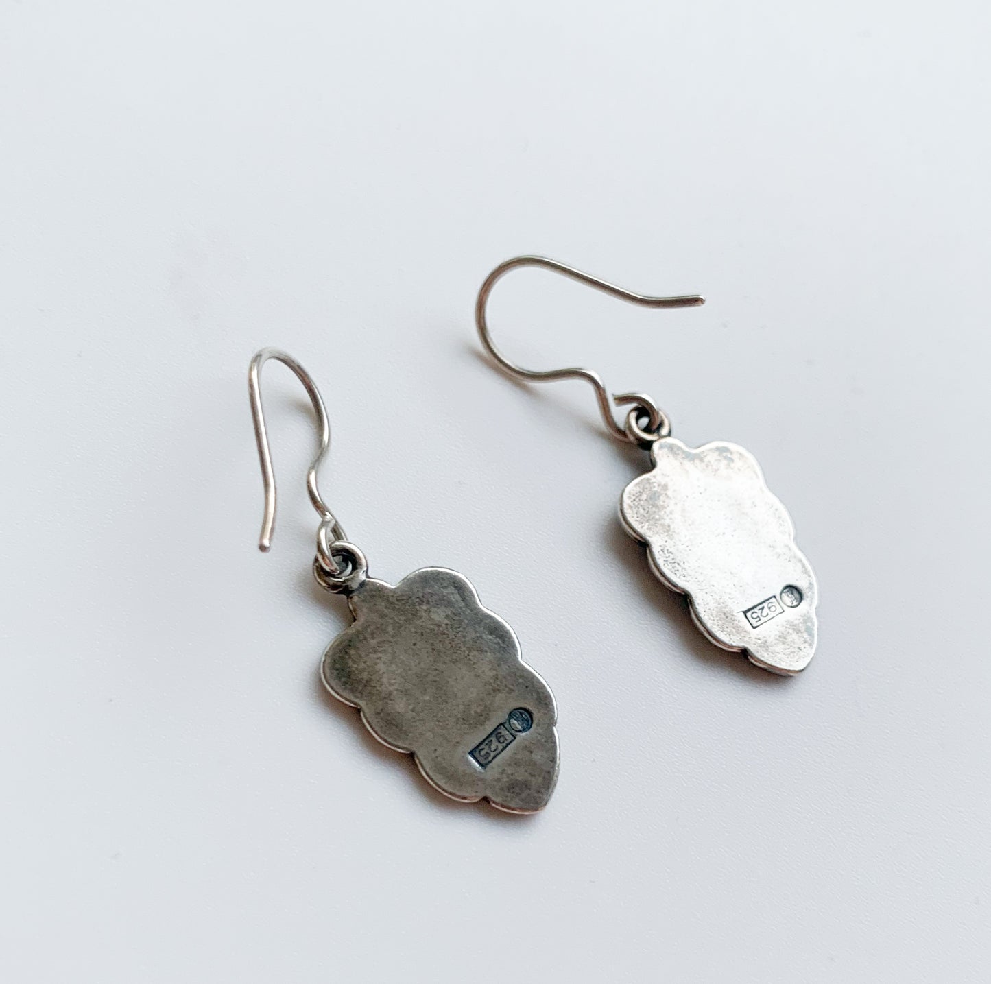 Kalevala Koru Pustan Tammi silver earrings by Pia Åkerblom, Finland