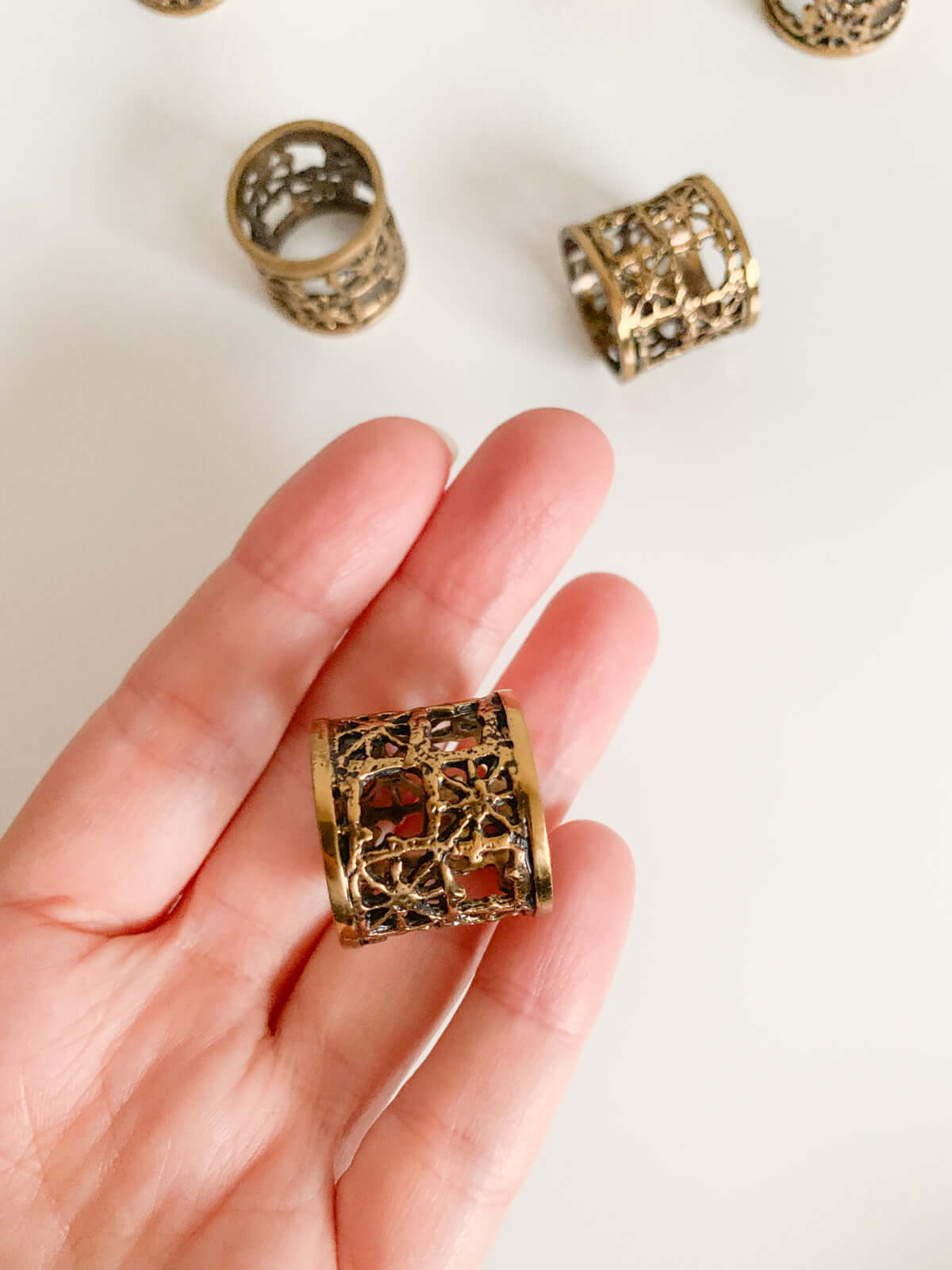 Pentti Sarpaneva, Set of 6 Bronze Napkin Rings “Pitsi”