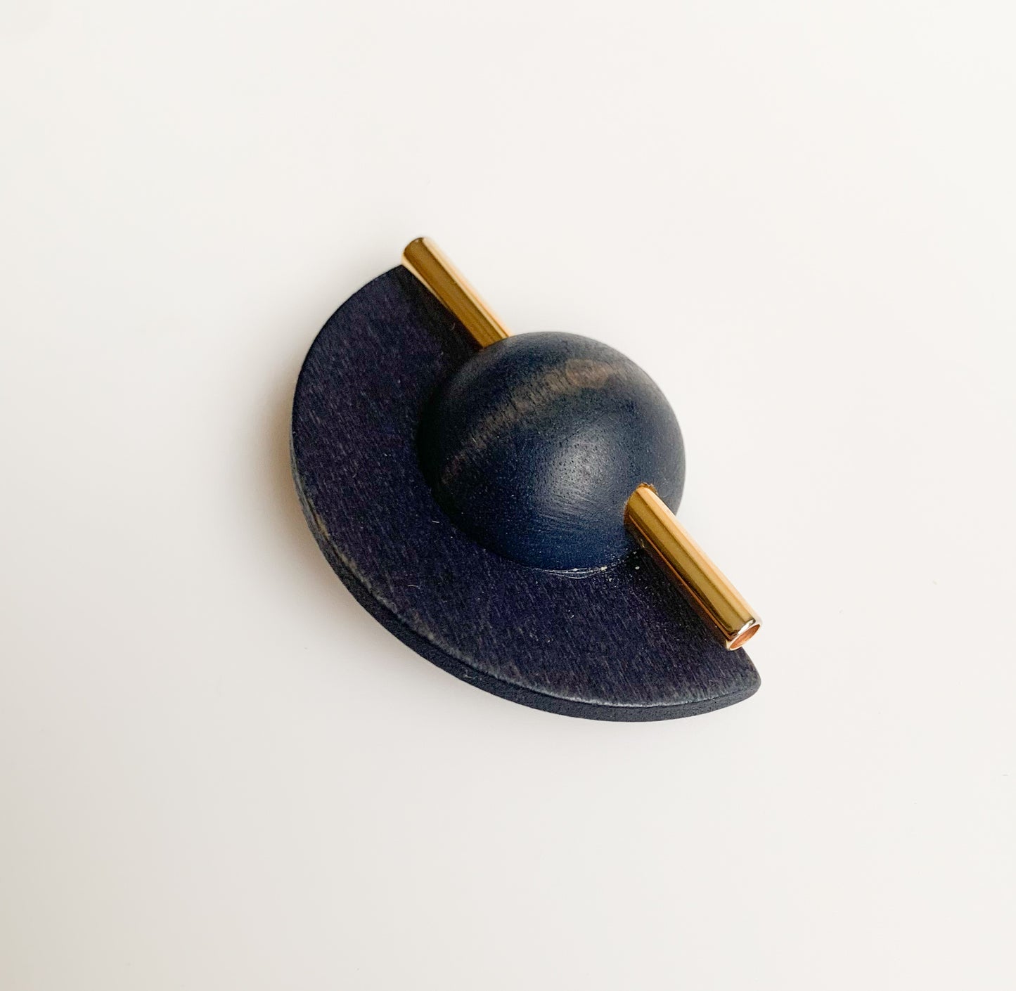 Aarikka blue stained wood sphere brooch