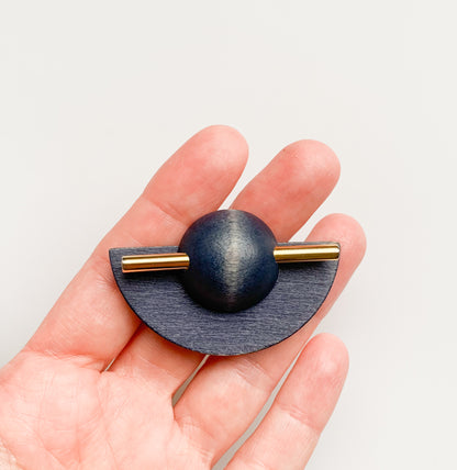Aarikka blue stained wood sphere brooch