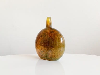 Vase art-bottle Mansikkapaikka flask form, luster glass by Oiva Toikka, Nuutajärvi 1980s