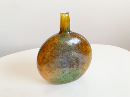 Vase art-bottle Mansikkapaikka flask form, luster glass by Oiva Toikka, Nuutajärvi 1980s