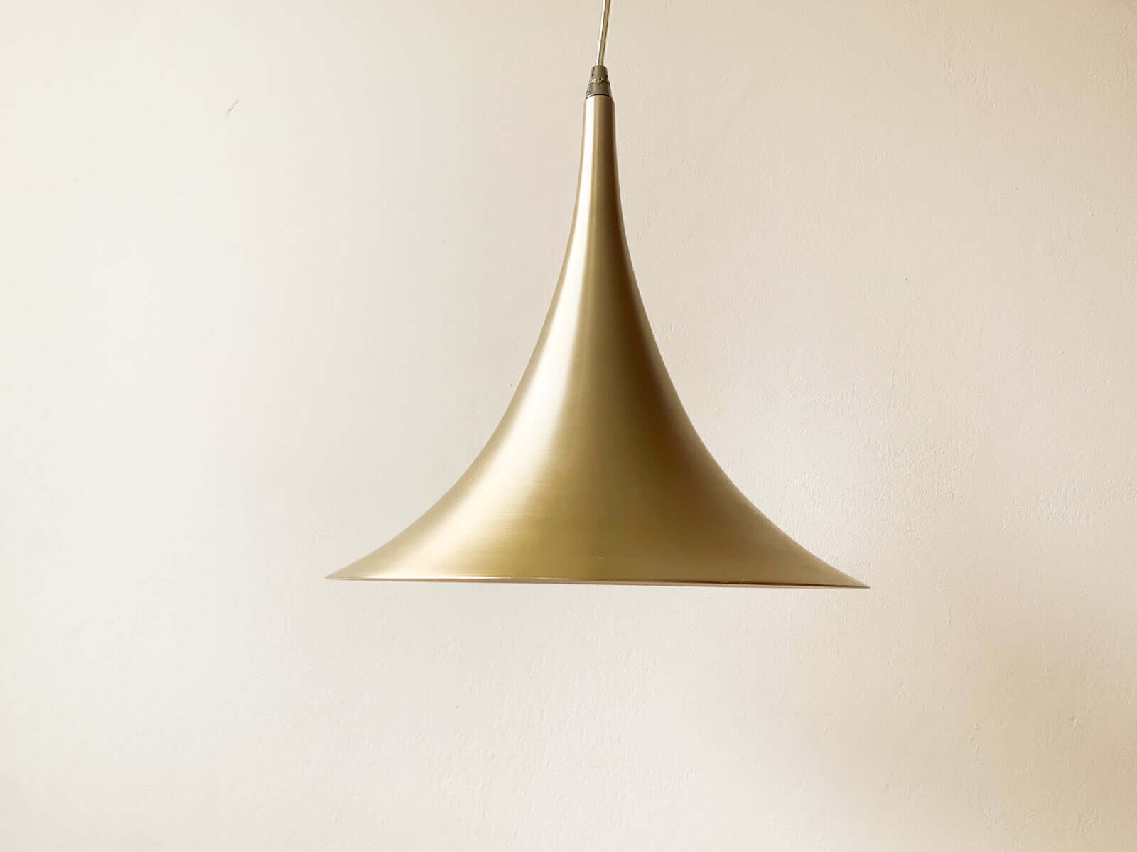 Golden pendant lamp | Store where to buy vintage lighting | Molna collection