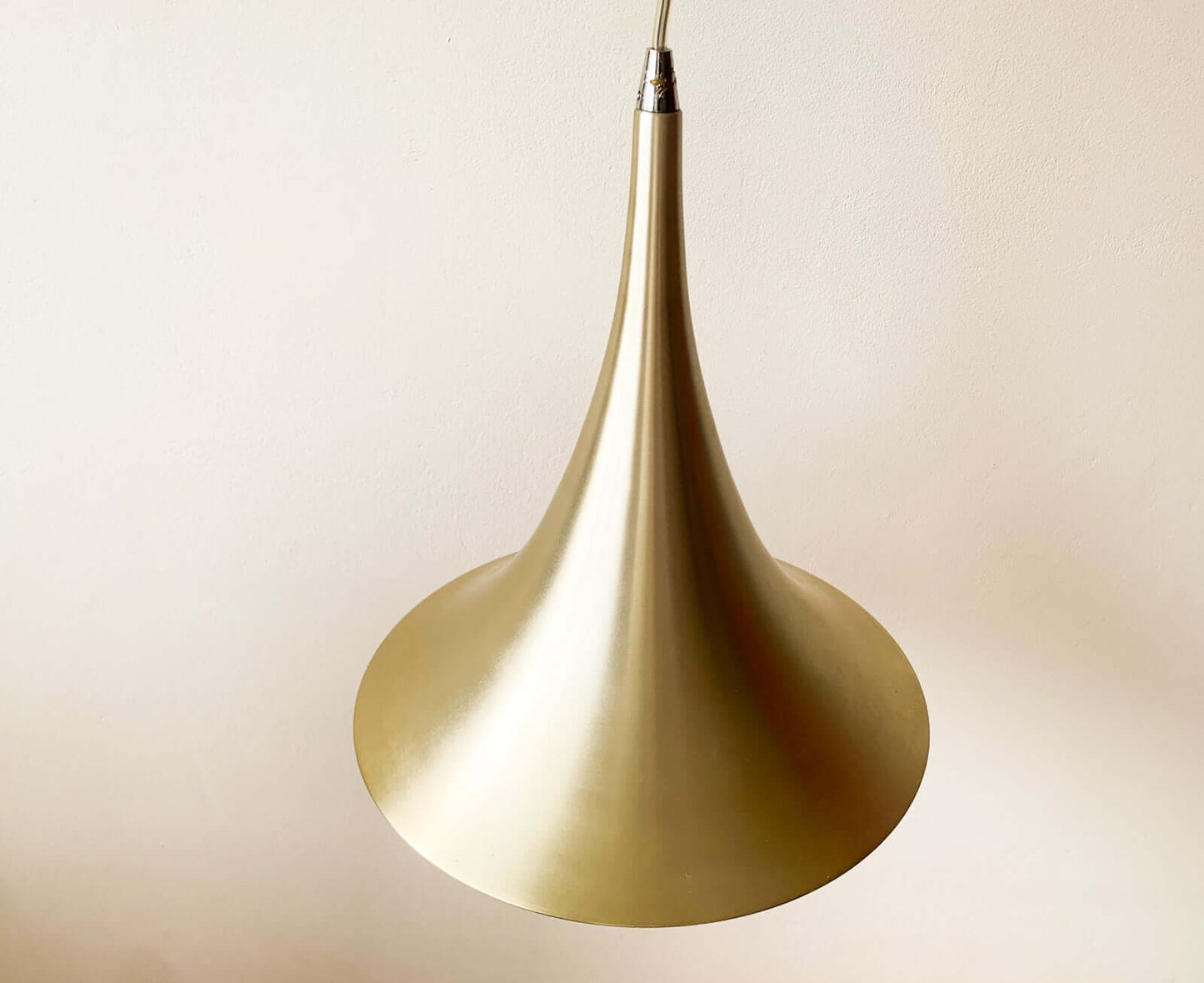 Scandinavian style lighting | Golgen lamp| Molna vintage