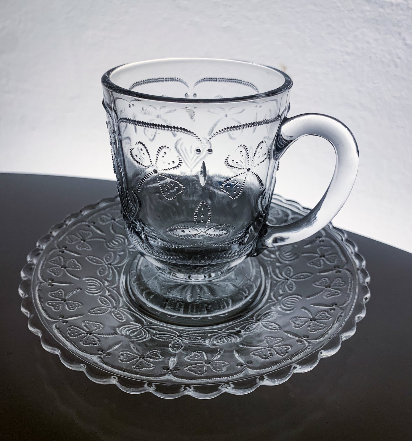 Nuutajärvi 2 Apila cup and saucer | Kerttu Nurminen