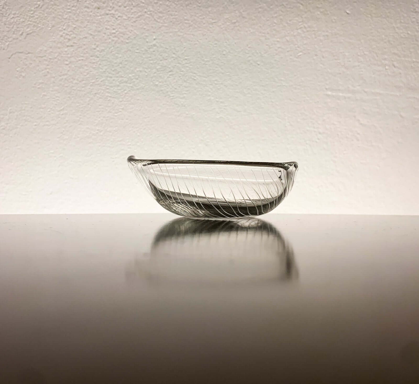 Iittala Tapio Wirkkala, Art glass object Lehti 3268 signed, 1950s
