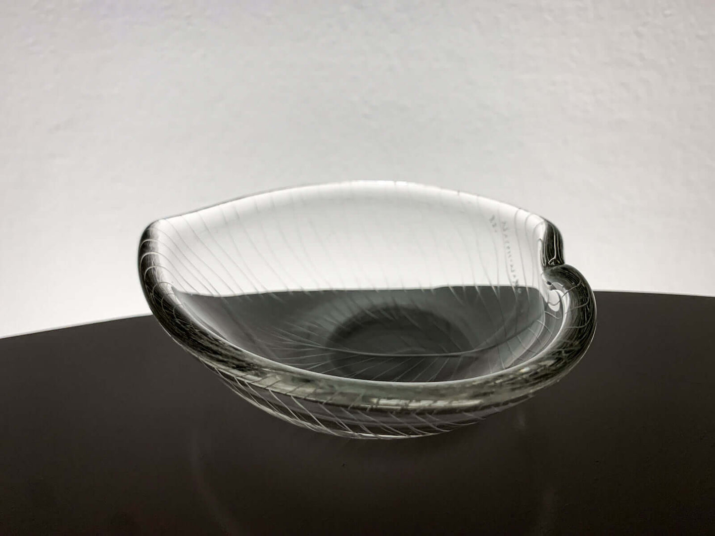 Iittala Tapio Wirkkala, Art glass object Lehti 3268 signed, 1950s