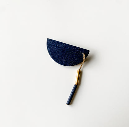 Aarikka Finland Wood Pendulum brooch, navy blue