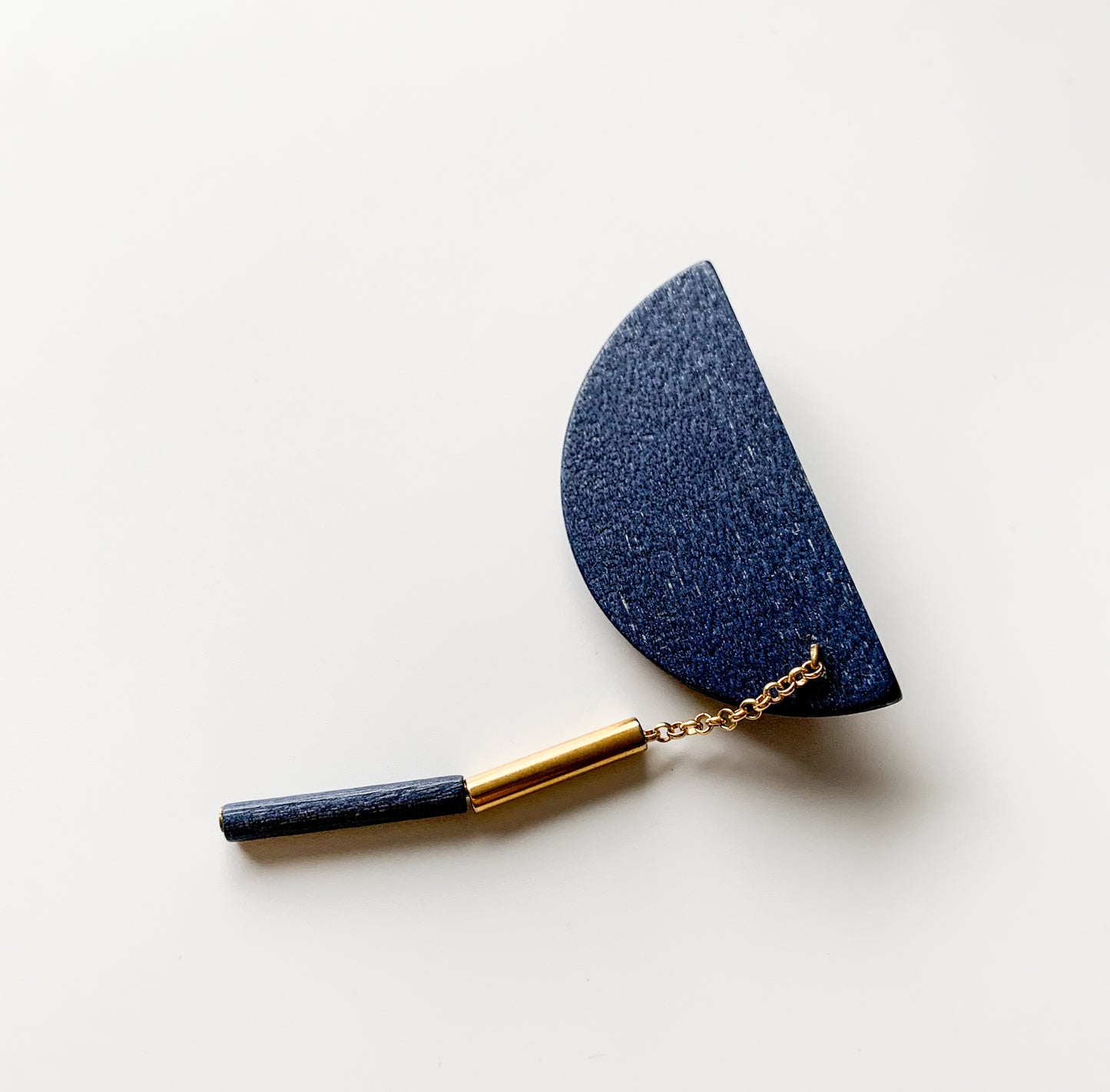 Aarikka Finland Wood Pendulum brooch, navy blue