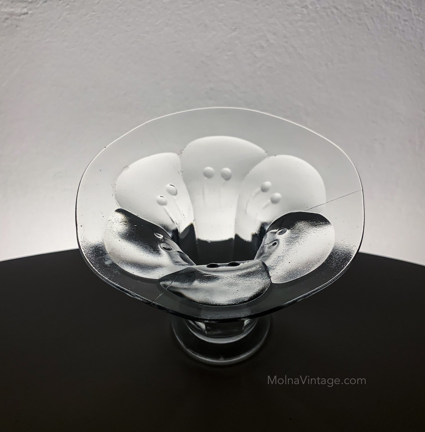 Lumme vase by Kerttu Nurminen, Nuutajärvi